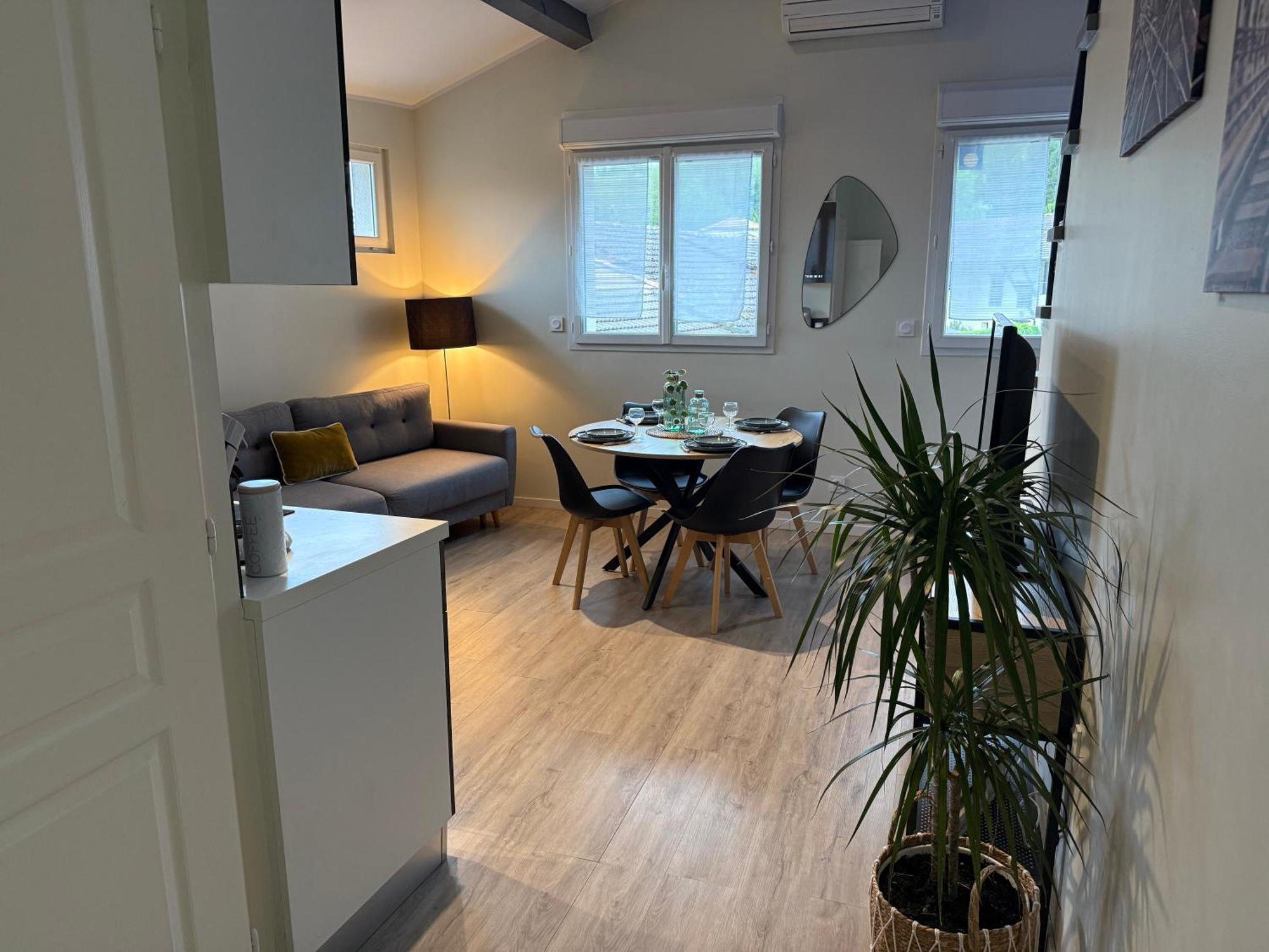 Loft, Studio And Love Rooms Bourg-Saint-Christophe Exterior photo